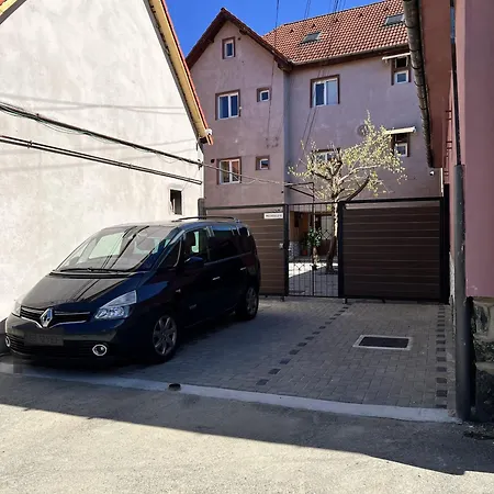 Family S.e.t. Guest house